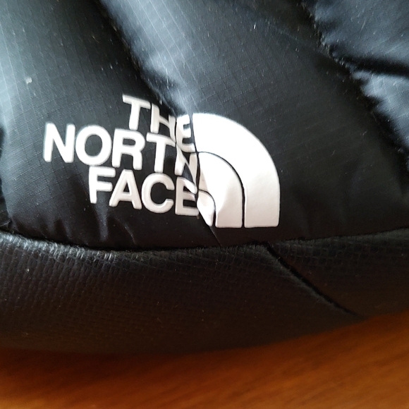 The North Face Quilted Black Slippers Indoor/Outdoor Boots - Picture 2 of 6